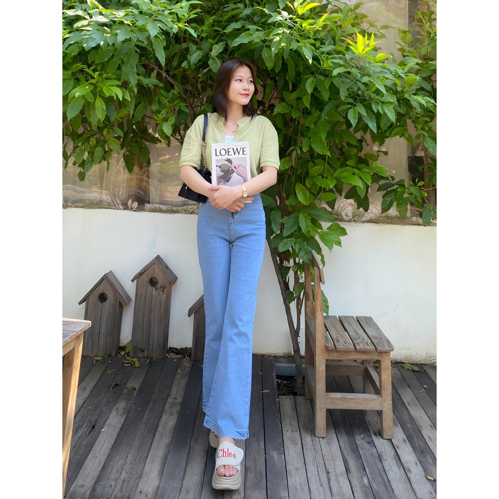 Quần jean nữ ống loe màu xanh nhẹ nhàng dễ phối đồ với thiết kế dáng dài cạp cao sang chảnh ,chất siêu co dãn