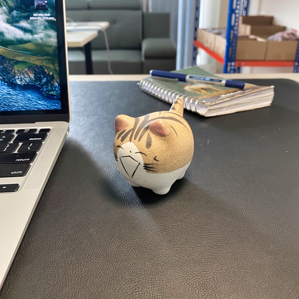 Mèo gốm vẽ tay trang trí bàn làm việc, bàn học