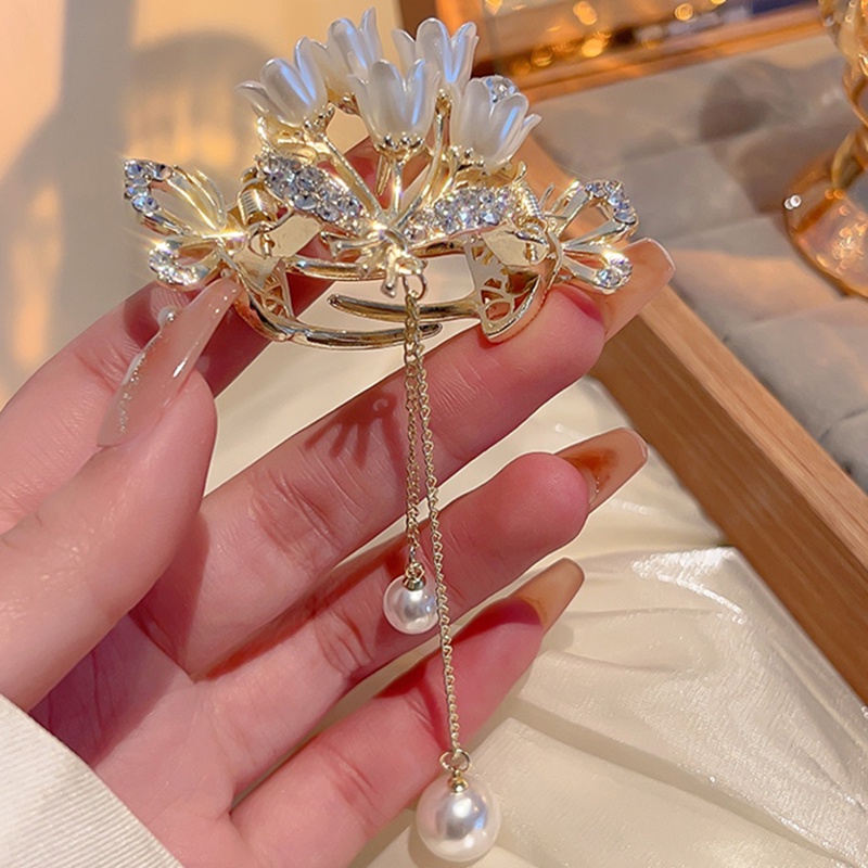 Kẹp Tóc Tua Rua Hình Cá Mập Đính Ngọc Trai Nhân Tạo Phong Cách Thung Lũng Lily of the valley