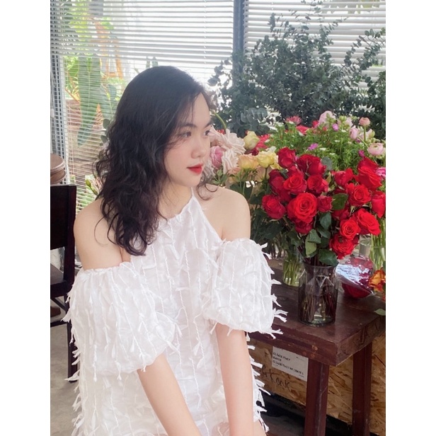 VÁY JESSI DRESS THIẾT KẾ  CỔ YẾM TRỄ VAI TUA RUA LÔNG VŨ  kèm feedbacl