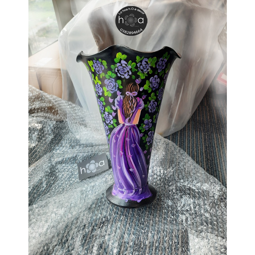 Lọ hoa gốm VUỐT TAY,vẽ tay cô gái váy tím hoa hồng(Ảnh chụp thật)Lọ hoa h.O.a decor