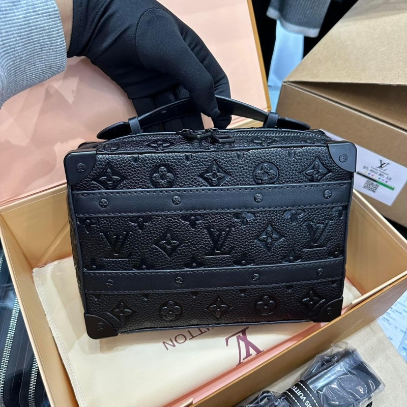 Túi Da L.V. Tay xách-Đeo chéo Vân hoa đen chìm HÀNG 1:1_Túi hộp L V. đeo hông Tay xách da xịn sò Đen vân hoa FULLBOX new
