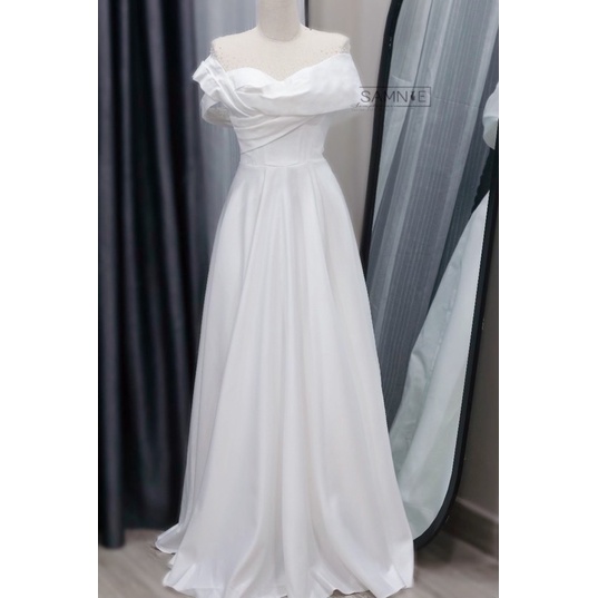 Váy cưới đi bàn