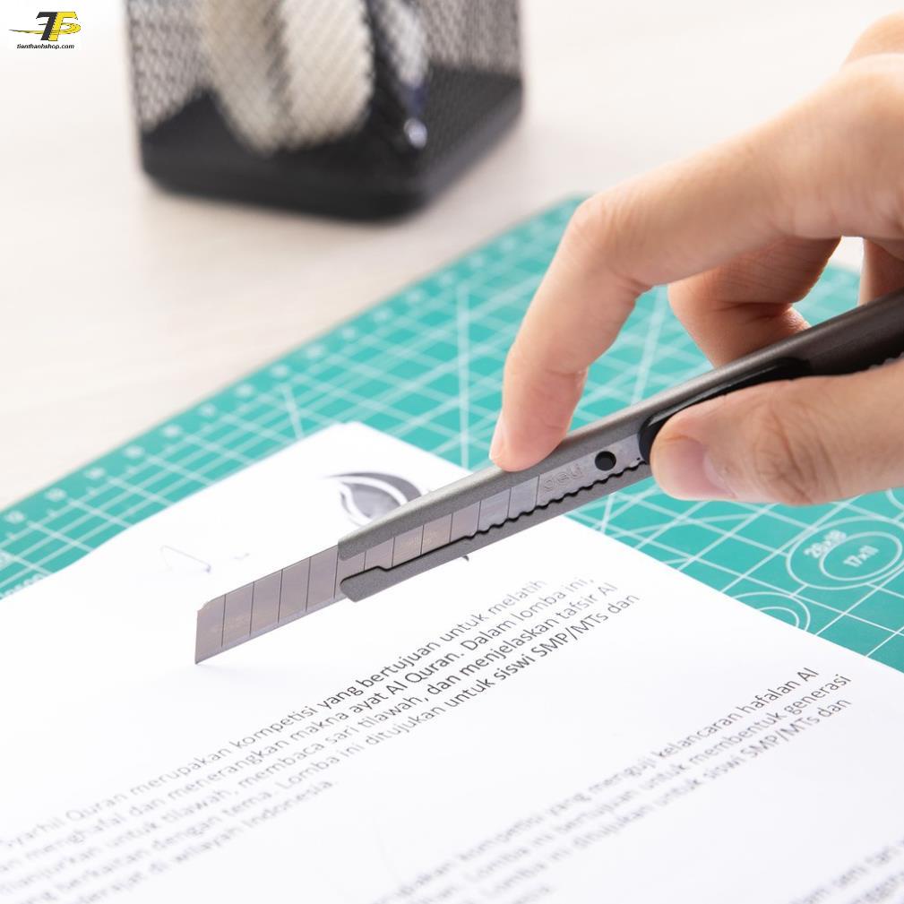 Dao rọc giấy Deli E2053