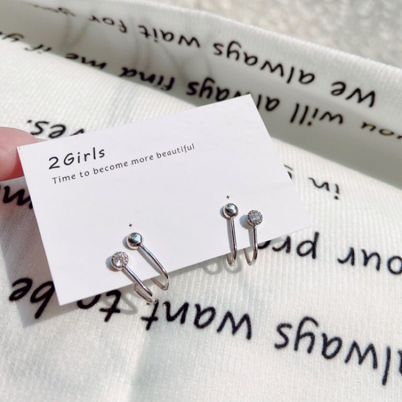 1 đôi bông tai nhỏ thiết kế xinh xắn sao tim