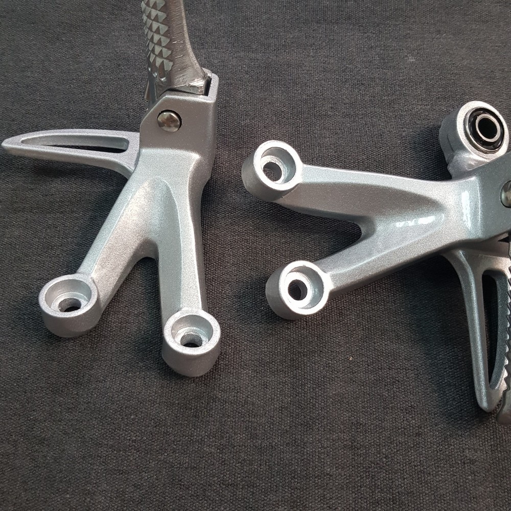 Gác Chân Sau Chất Liệu Nhôm Đúc Chắc Chắn Gắn Cho Raider, Xì Po