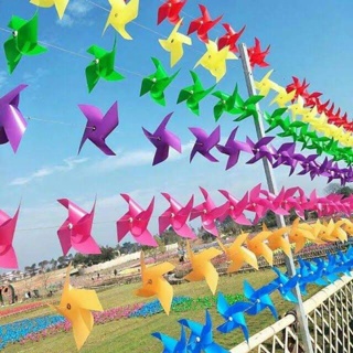 Chong chóng trang trí 100 chong chóng nhựa 8 màu 24 cm dây treo kèm 30m dây bọc nhựa và phụ kiện