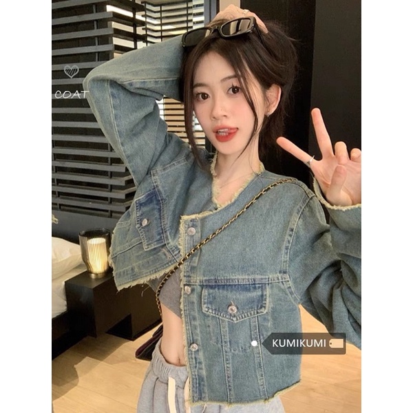 Áo khoác denim croptop tay dài rách tua rua túi hộp màu xanh đậm thời trang nữ