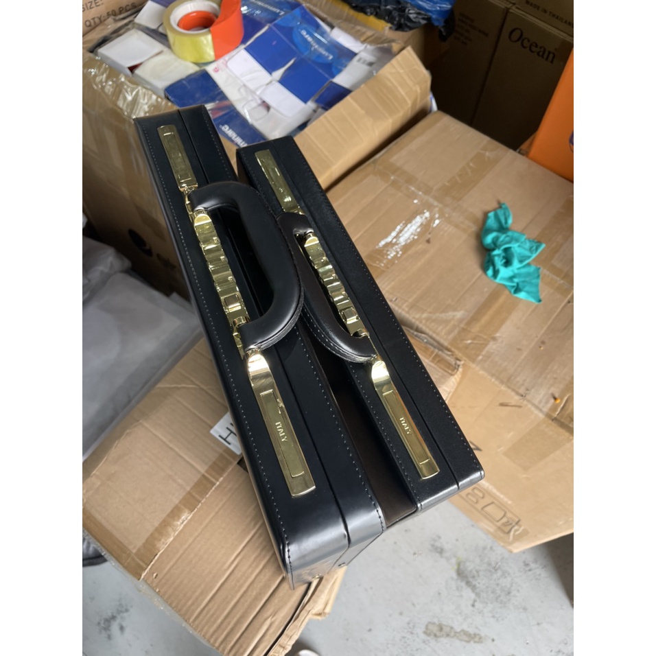 Cặp da khóa số an toàn