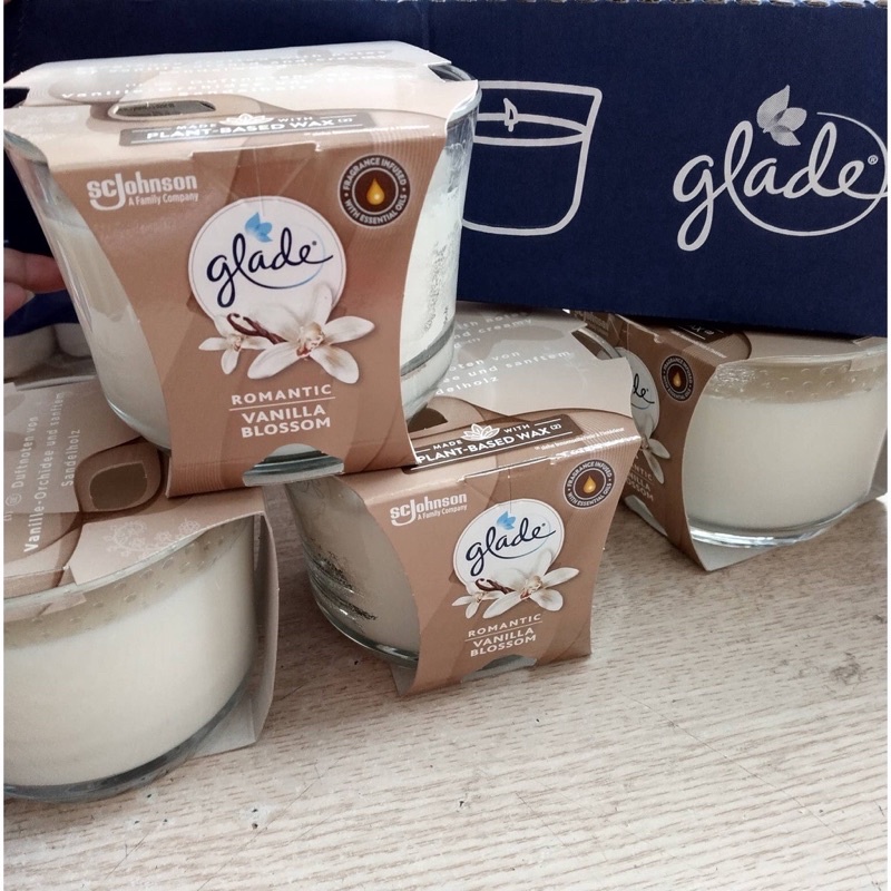 Nến thơm Glade Romantic Vanilla blossom cốc 224g, hàng nhập khẩu Đức