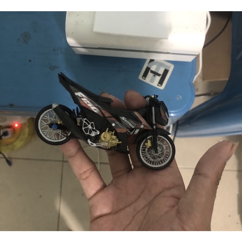 Mô hình Satria F150 tỉ lệ 1:18 - Mô hình xe máy tỉ lệ 1:18 | Scale 1:18