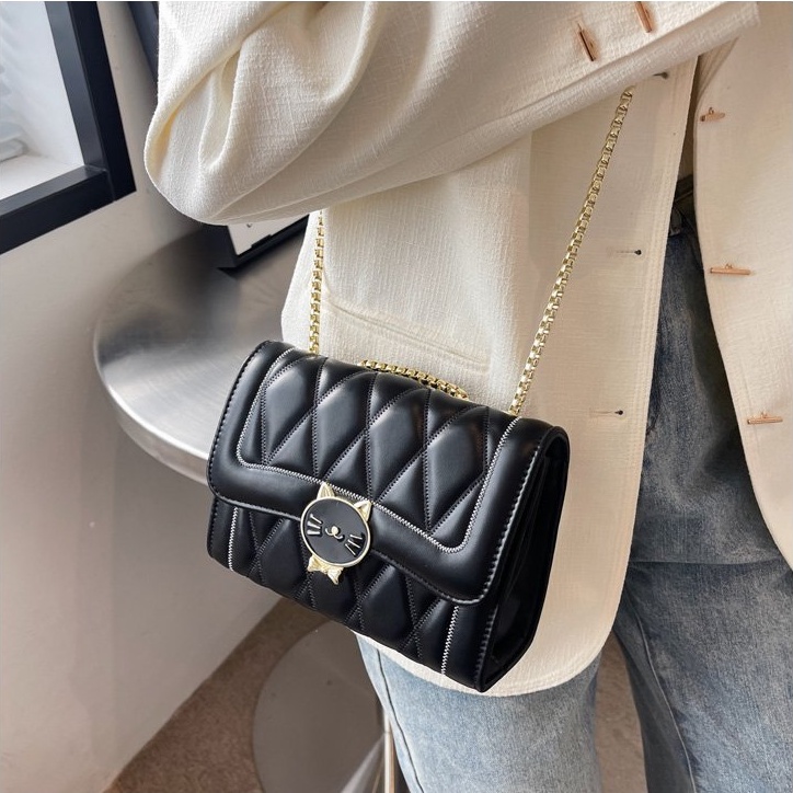 Túi xách nữ khóa mèo 2 màu đen trắng dây xích vàng đeo 2 kiểu cực đẹp Capucha T278