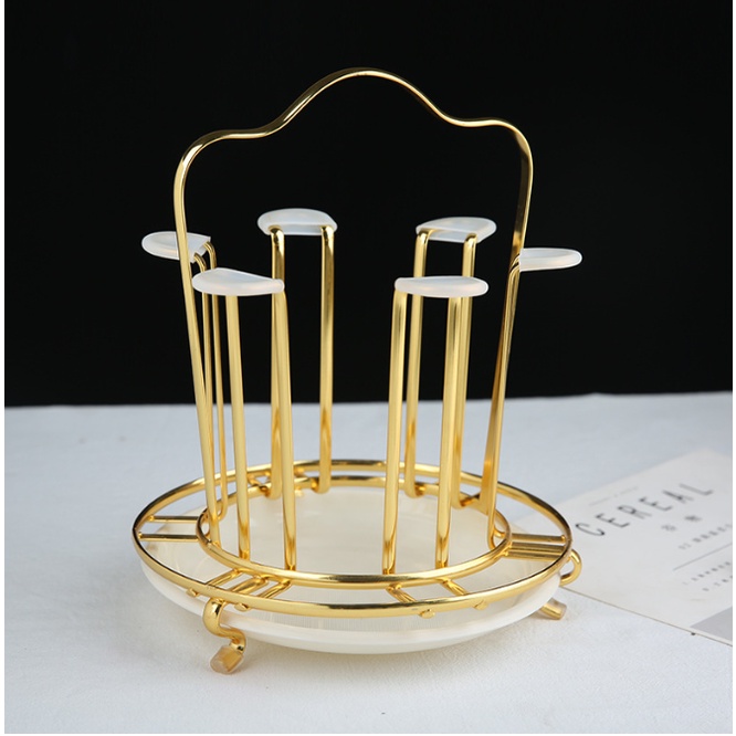 khay úp cốc để bàn uống nước được mạ vàng cao cấp. Gía úp cốc mạ vàng hình hươu kèm khay hứng nước, tiện dụng