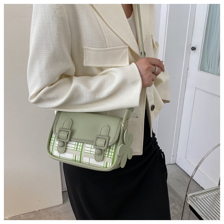 Túi xách nữ đeo chéo đeo vai thời trang kẻ tặng kèm móc hoa 513