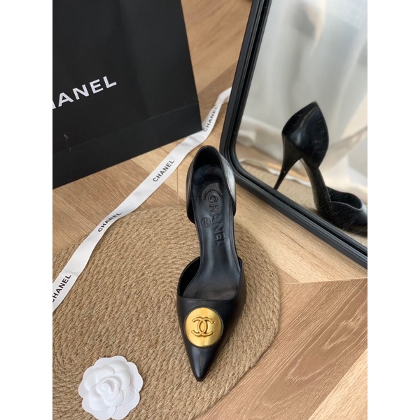 Giày cao gót đen khóa đồng nữ