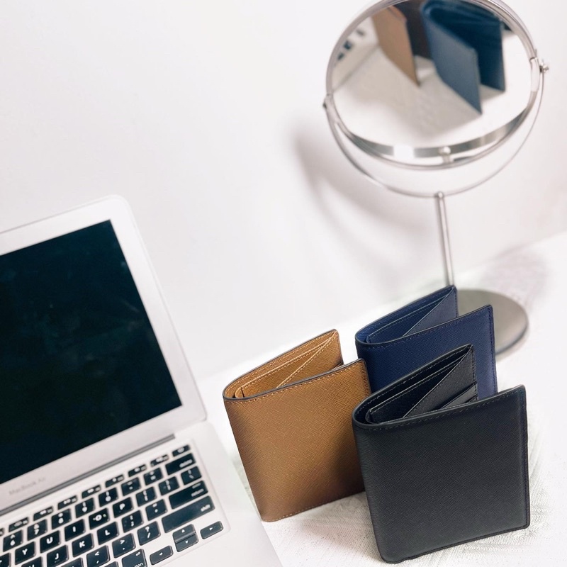 Ví da saffiano YOURS form dáng đứng trẻ trung, miễn phí khắc tên