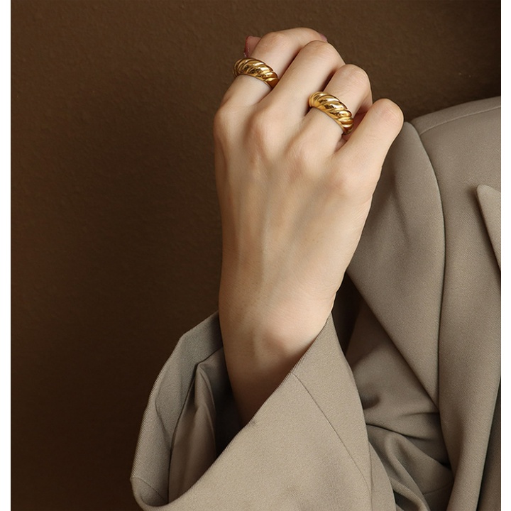 Nhẫn titan ko đEn siêu xinh NT110