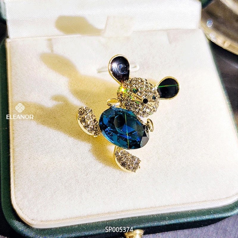 Ghim cài áo nam nữ Eleanor Accessories hình chú chuột đính đá xanh phụ kiện trang sức trẻ trung 5374