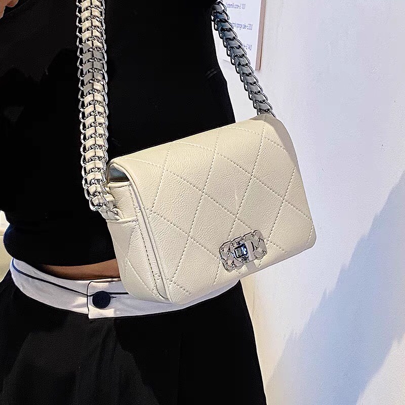 Túi xách trám , dây xích bản to chất siêu mịn đẹp SL 83