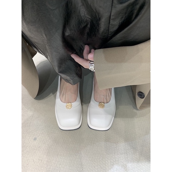 Búp bê gót vuông đính hoa trà da siêu mềm