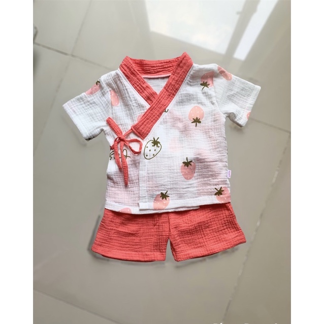 Yukata ngắn tay màu hồng dâu chất Xô Muslin cho bé