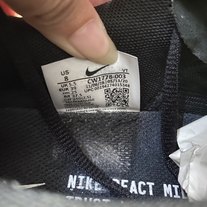 Giày chính hãng đã qua sử dụng