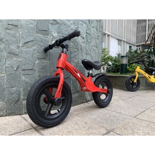 Xe chòi chân cho bé từ 2 - 6 thăng bằng