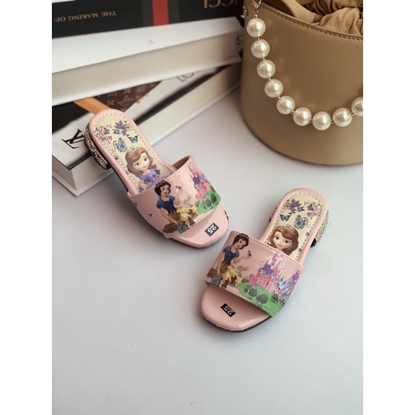 Dép lê trẻ em hoạ tiết gót đẹp