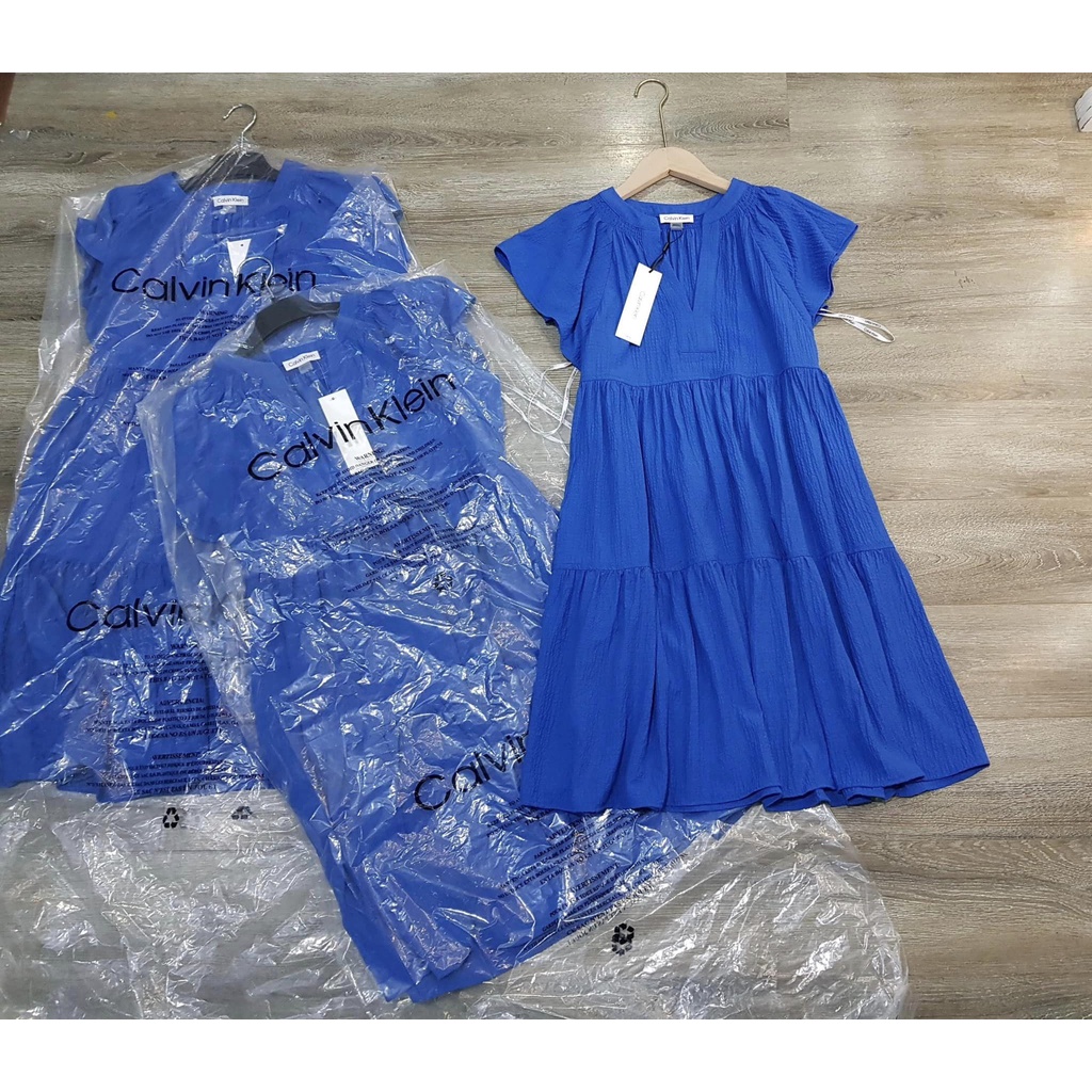 Váy CK màu xanh coban, kiểu tay cánh tiên