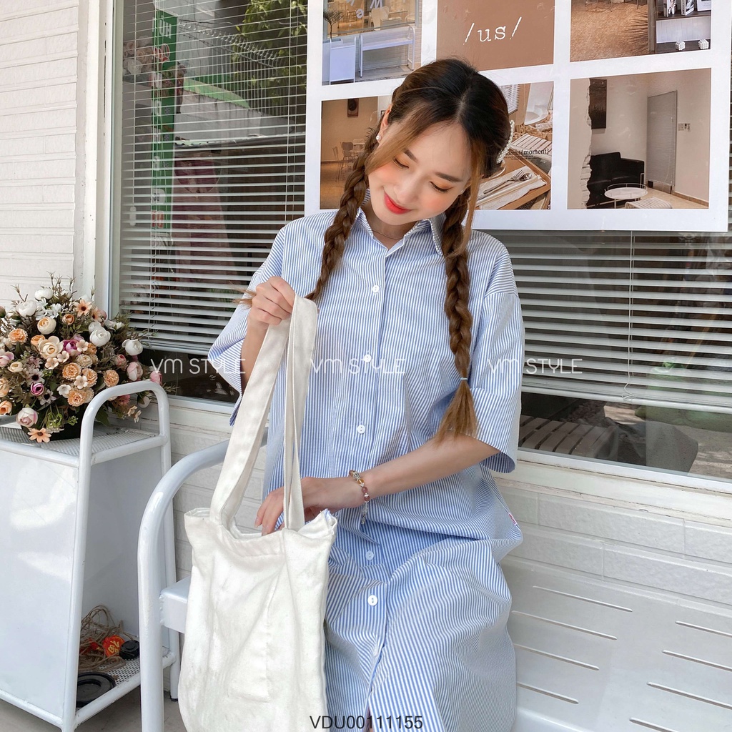 Đầm sơ mi tay ngắn VMSTYLE form rộng kẻ sọc xẻ lai 2 bên 13088 VDU00111