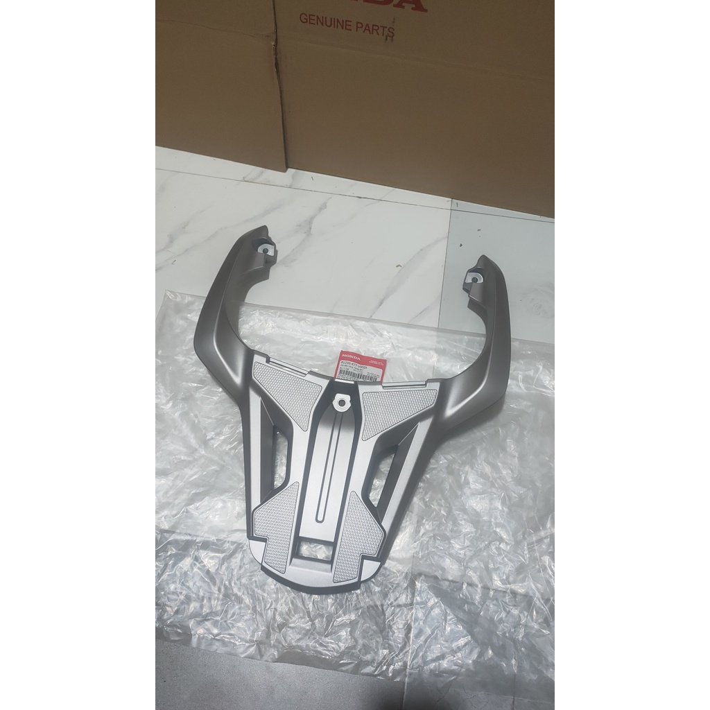 Giá đèo hàng - tay dắt sau (Cảng sau) HONDA SH 125&150 năm 2017-2018-219 màu Bạc. *NHB18M* 81200K77V00ZA