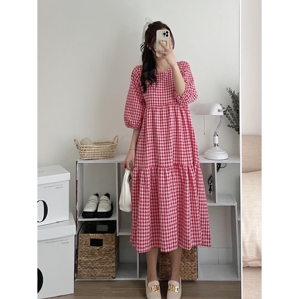 Váy babydoll kẻ đỏ dáng dài đi biển