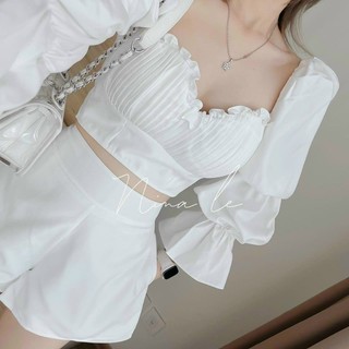 Set croptop trắng xếp ly ngực vỏ sò tay phồng + Quần short trắng