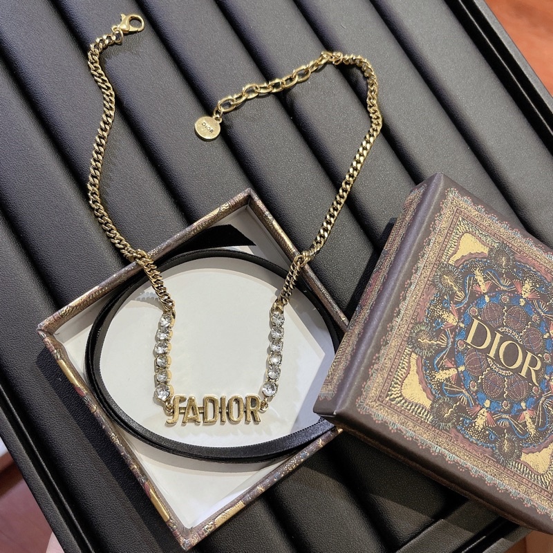 Dây chuyền choker nữ sang trọng