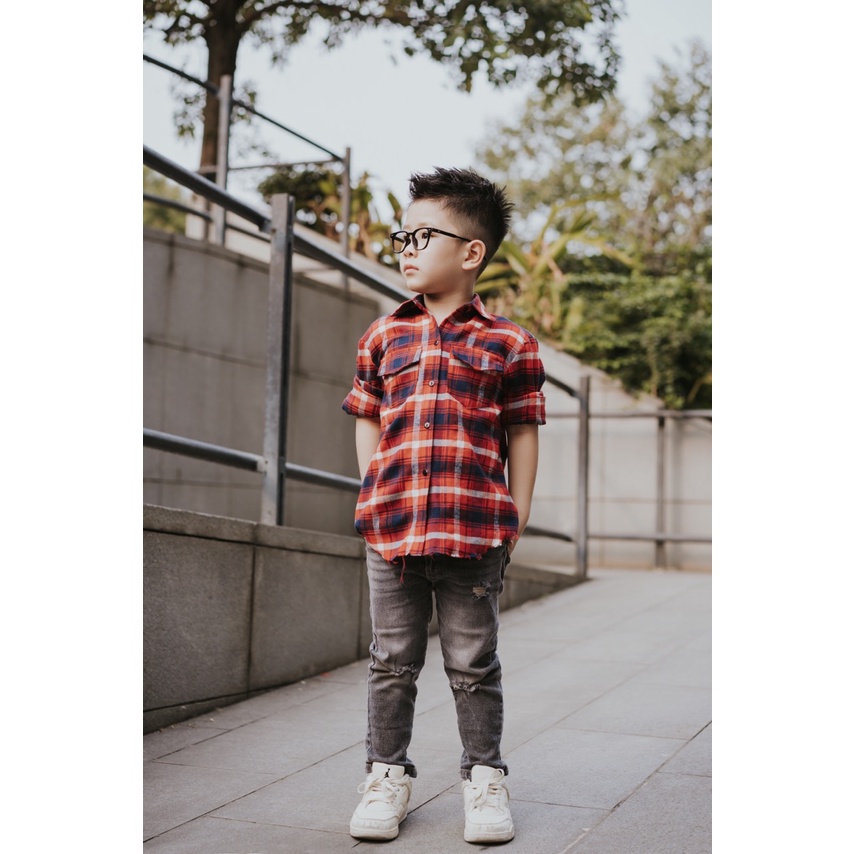 Áo sơ mi cho bé THE HOUSE KIDS  - Áo sơ mi đuôi tôm họa tiết kẻ đỏ đuổi dài