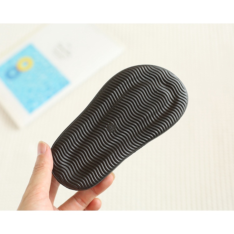 Dép sandal cho bé quai chéo thoáng chân chất da PU siêu mềm MG baby đế cao su mềm