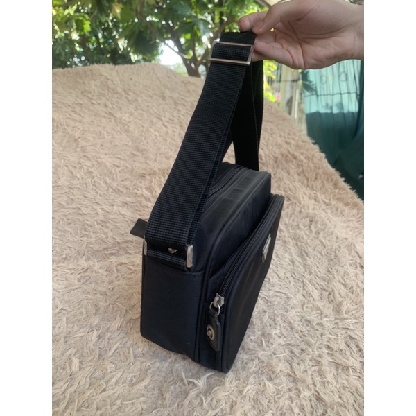 Túi chuẩn si. Túi qua sử dụng. Khách vui lòng xem hình nếu muốn biết thêm thông tin sản phẩm mời khách vô chat . Thanks.