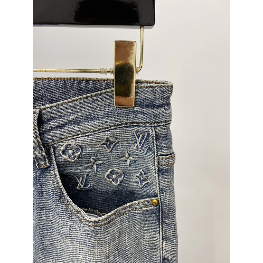 Quần jeans dài nữ Louis Vuitton LV thêu hoạ tiết cá tính