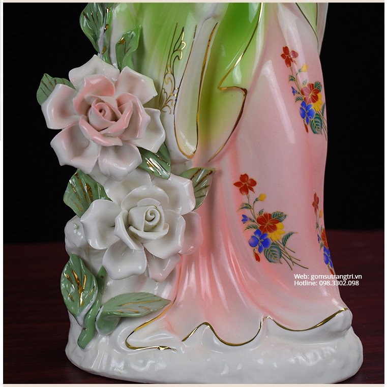 TƯỢNG CÔ GÁI CẦM NHÁNH HOA