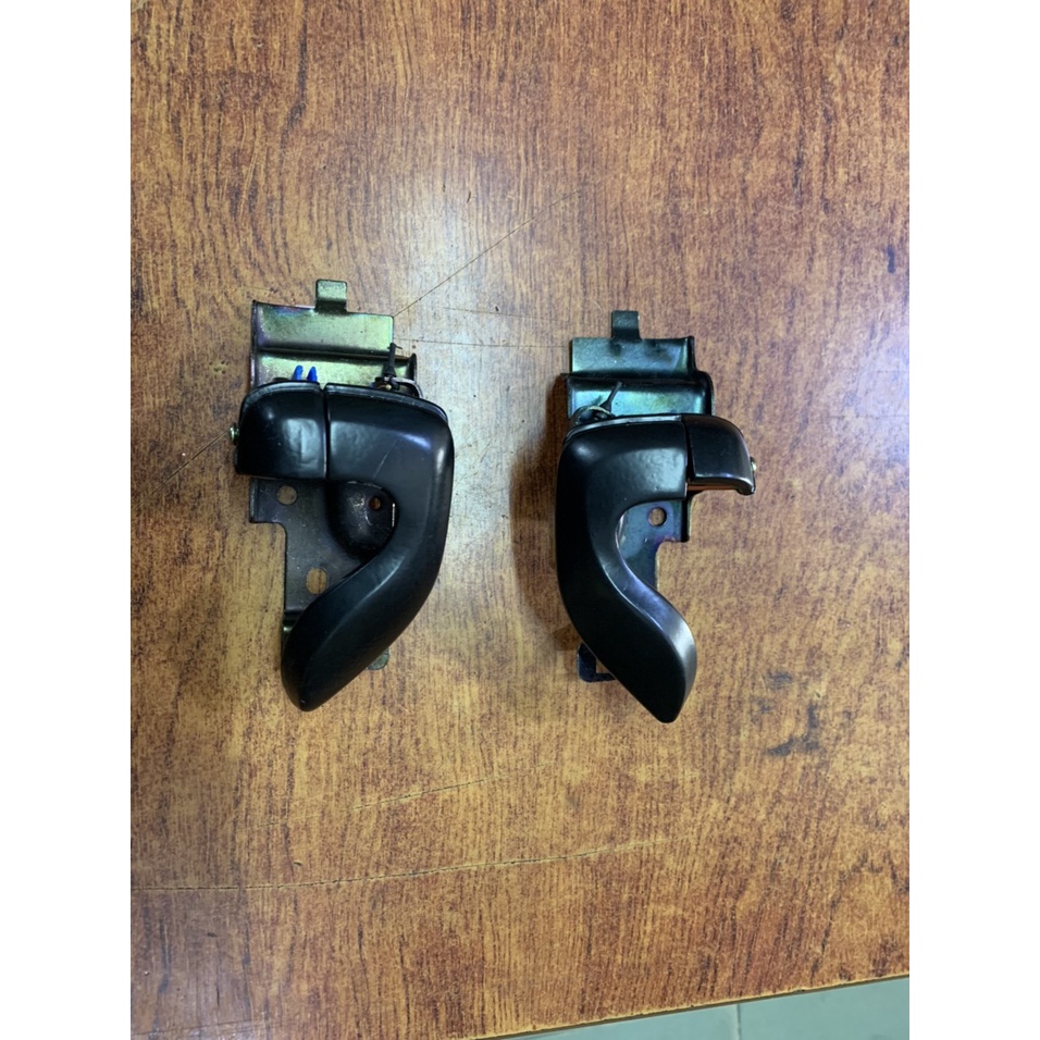 TAY MỞ CỬA TRONG XE TẢI HYUNDAI 3T5... HD65, HD72, HD78