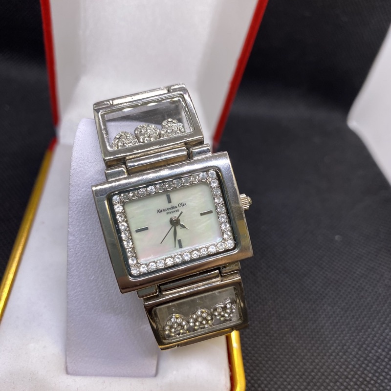 Đồng hồ hiệu Alessandra Olla