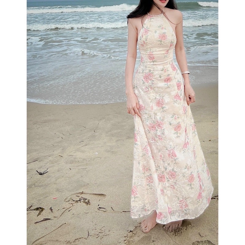 Đầm maxi hoa thêu nổi cổ yếm