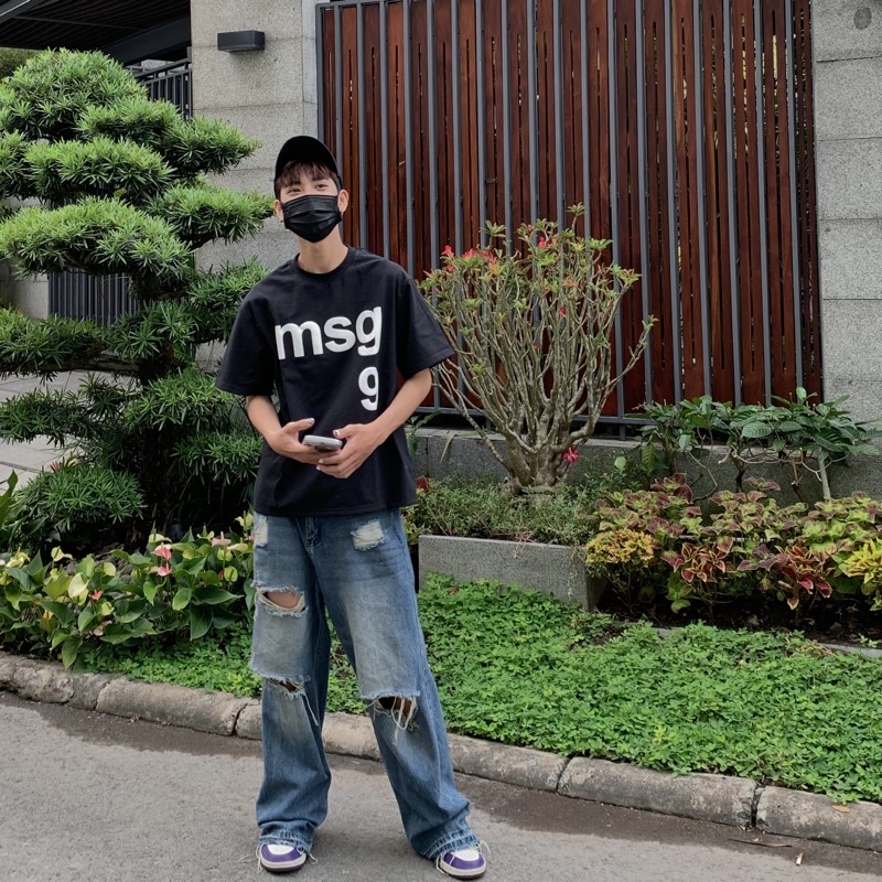 MSSNGR BSIC BLACK BOXY T-SHIRT