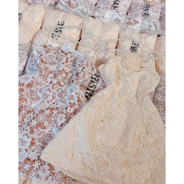 Đầm váy ren nữ dự tiệc 2 dây thiết kế FLORAL DESIGN kèm tag hoa ngực sang chảnh ôm eo 2 màu trắng kem nâu size S M