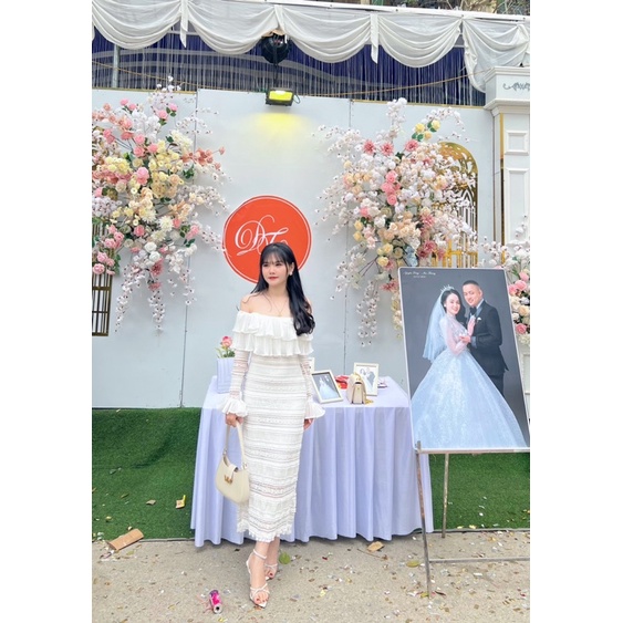 Váy body ren bèo trễ vai dáng dài