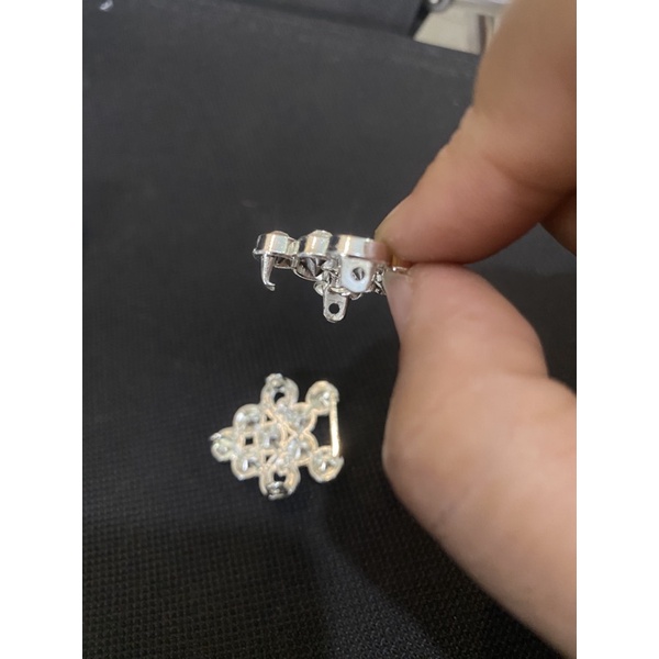 Móc thay thế nút áo Vest