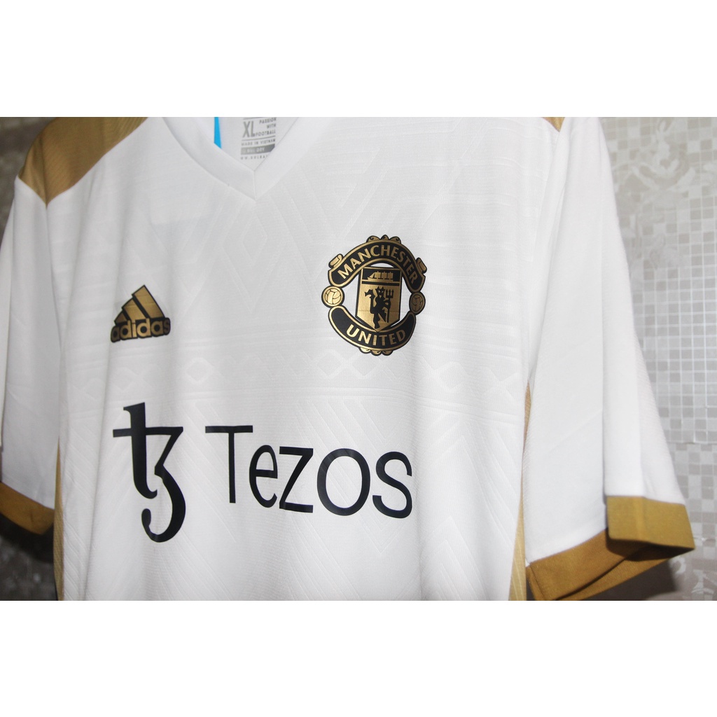 ÁO ĐẤU TRAINING MU 2023 MÀU TRẮNG