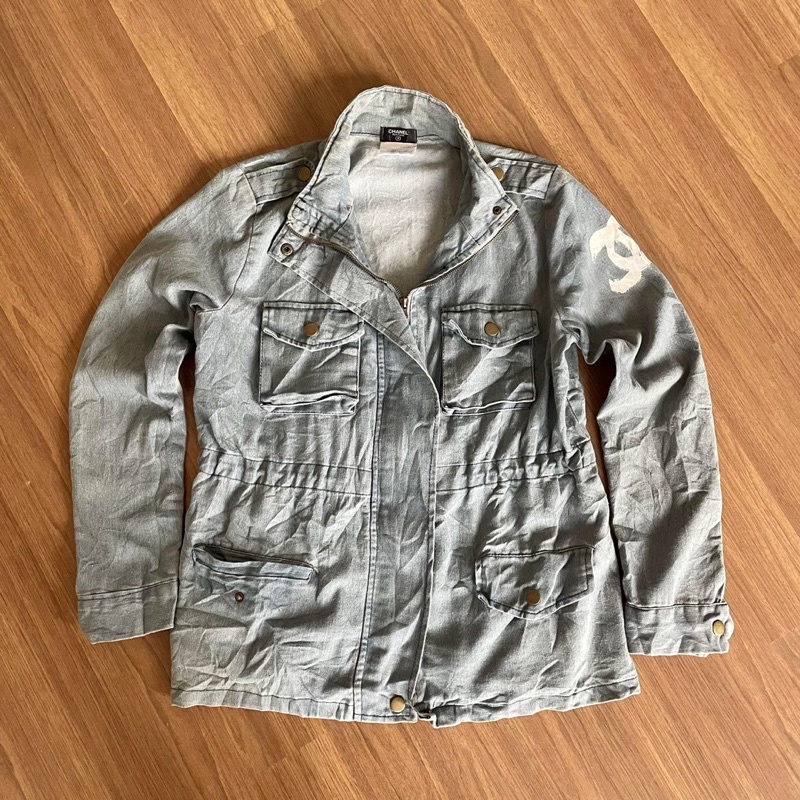 •Áo khoác nữ jean hiệu Chanel nữ thắt eo hoạ tiết sơn logo hãng•