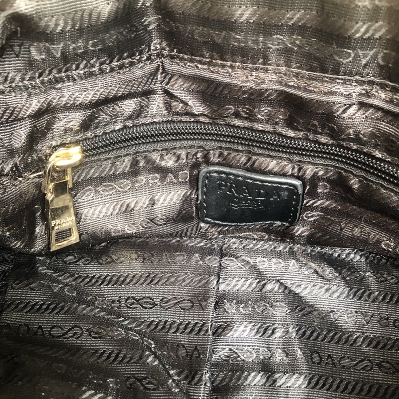 Túi chuẩn si. Túi qua sử dụng. Khách vui lòng xem hình nếu muốn biết thêm thông tin sản phẩm mời khách vô chat . Thanks.