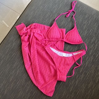 Bikini 2 mảnh tam giác kèm khăn quấn